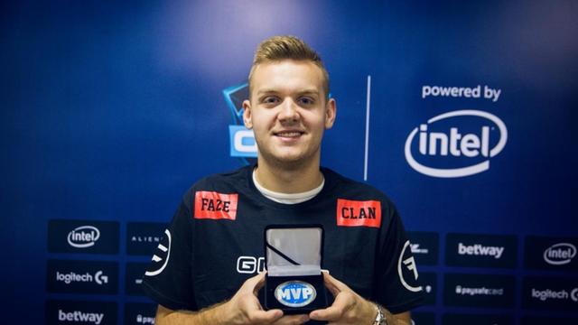 LPL导播出现重大失误！TES阵容“复制粘贴”EDG，难怪宁王会开喷