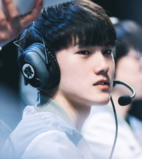 s1mple以租借形式加盟Falcons，为期一个月！BOROS已被下放