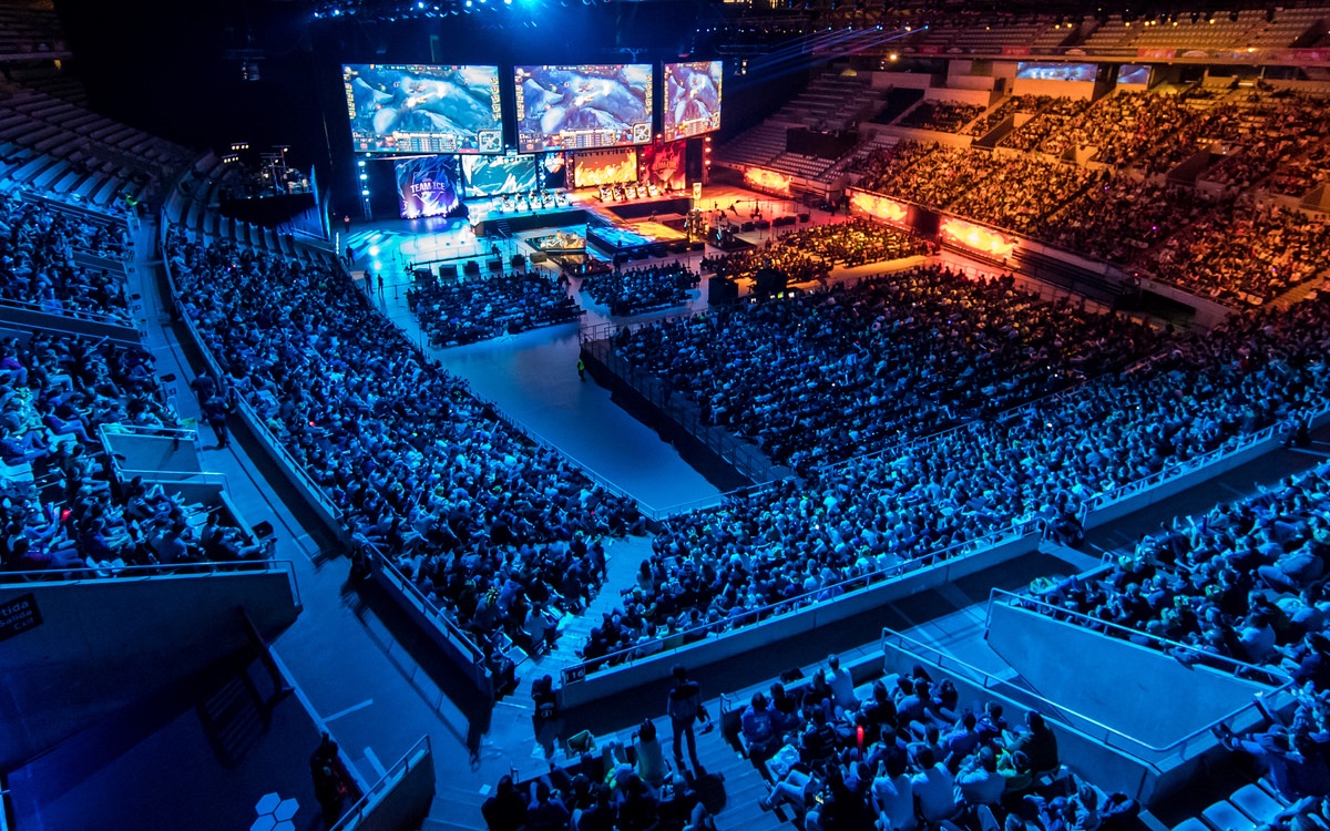 BLG实力太强了！水晶哥：Xun在苦笑 这个联赛冠军对他们来讲太简单了